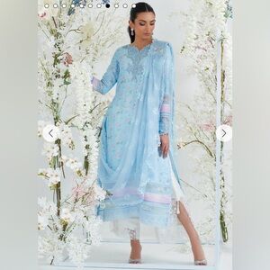 Farah talib aziz in size XL